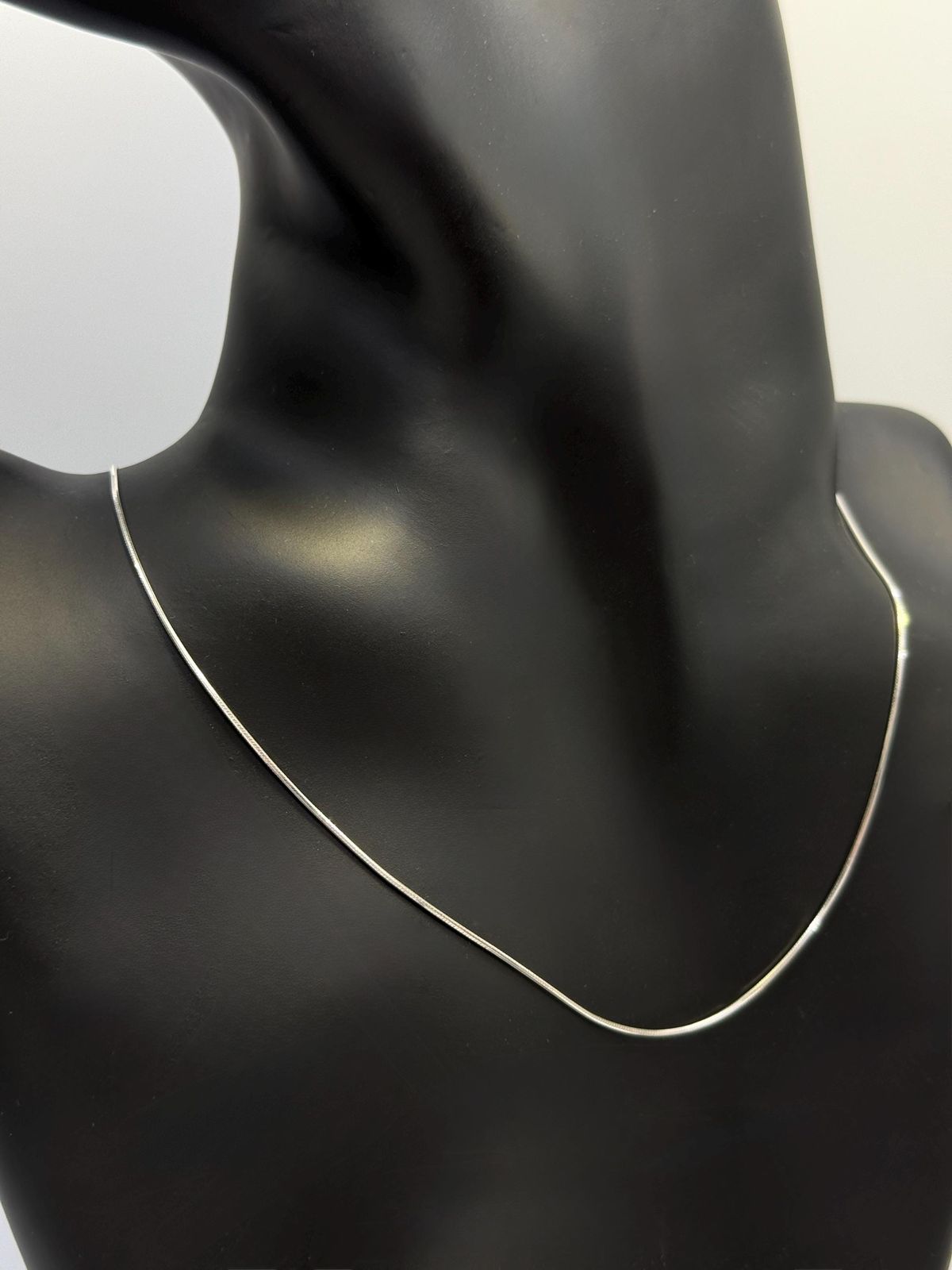 Sleek Thin Chain (Silver)