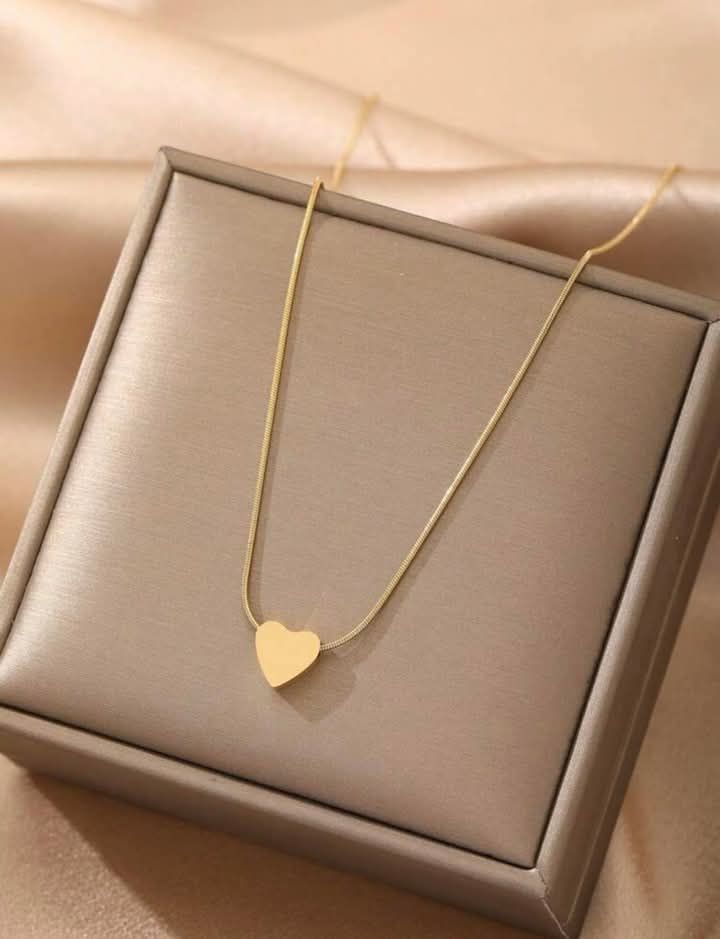 Sleek heart pendant